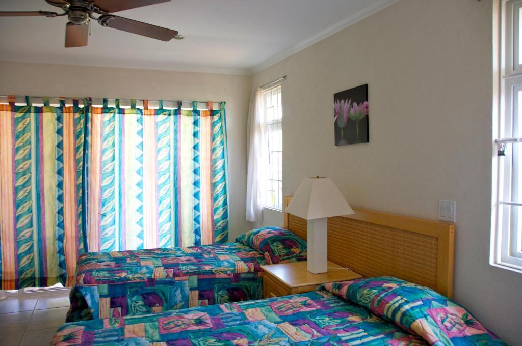 Studio with Two Twin Beds with Air Conditioning